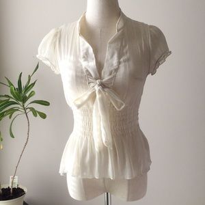 Ivory Cap-Sleeved Top. 🛍